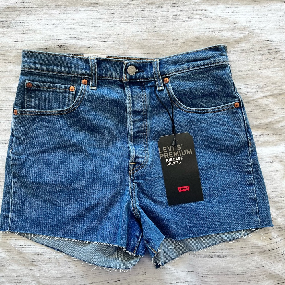 NWT Levi’s Premium 501 rib cage blue denim shorts size 30